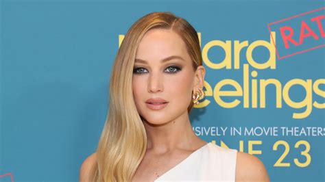 j law nude no hard feelings|Jennifer Lawrence shocks fans by getting completely naked in。